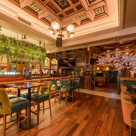 Pv Fallons 4* ロングフォード