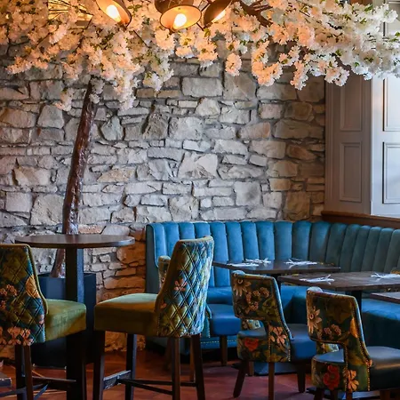 Pv Fallons 4* Longford